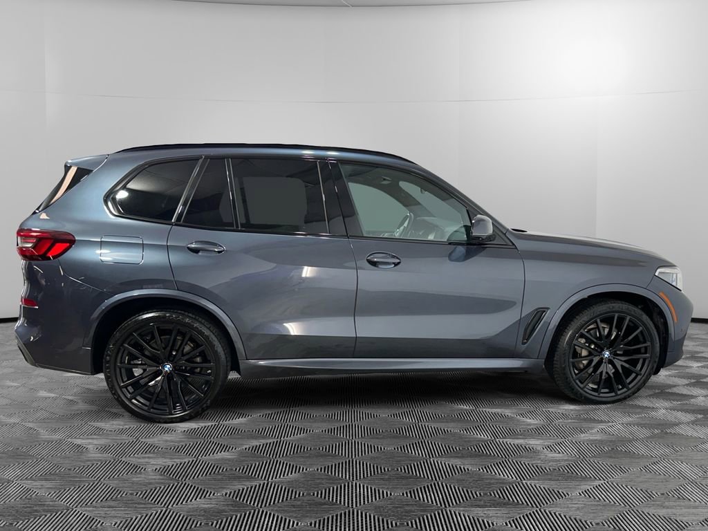 Used 2022 BMW X5 xDrive40i w/ M Sport Package image 5