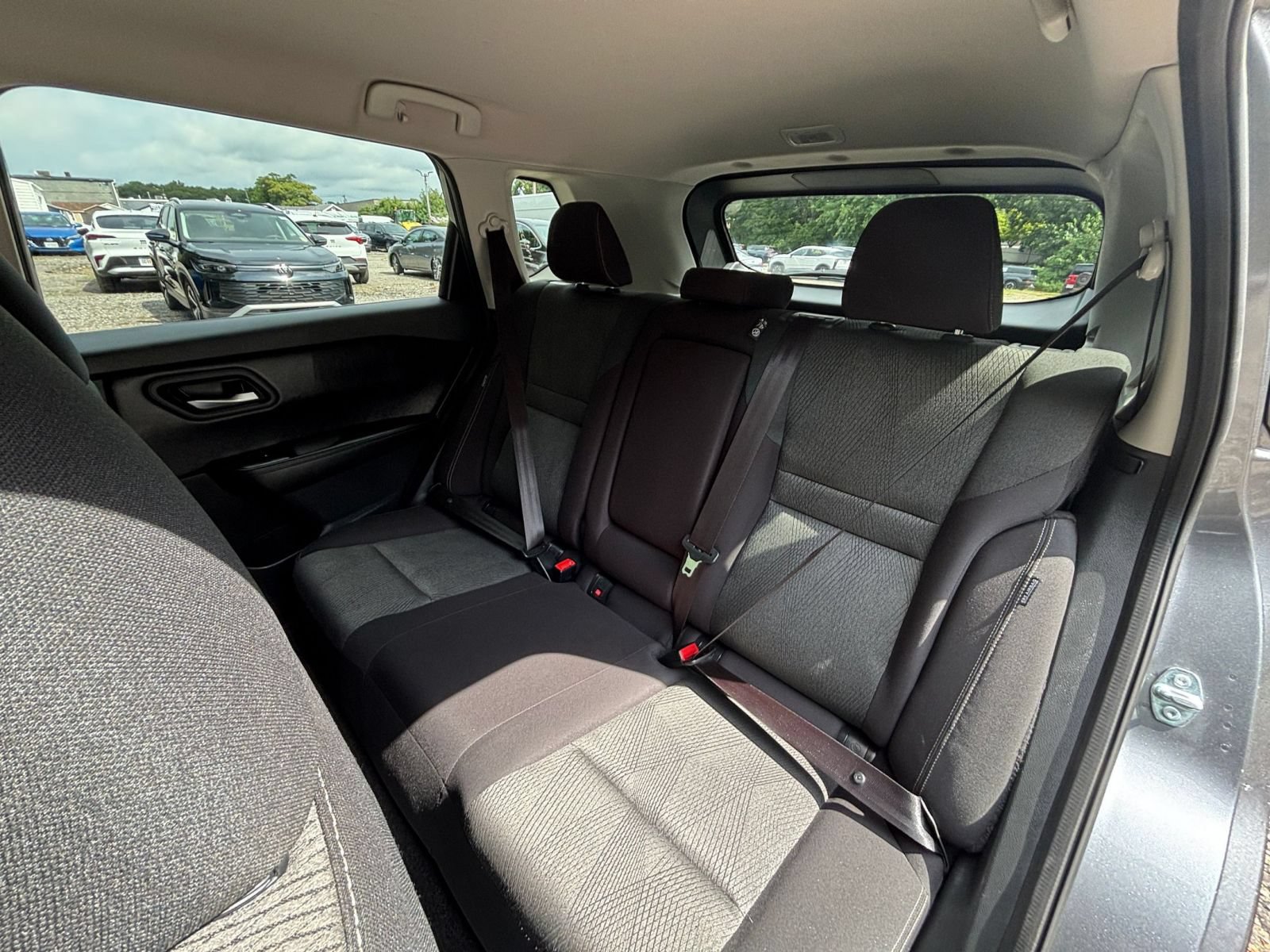 Used 2025 Nissan Rogue SV FWD image 27
