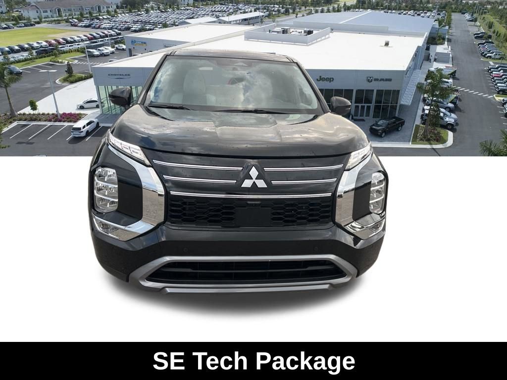 Used 2025 Mitsubishi Outlander SE image 4