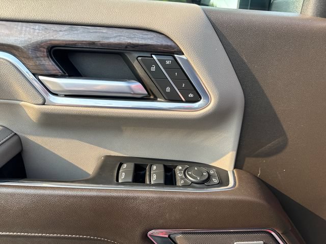 Used 2024 Chevrolet Silverado 2500 LTZ w/ LTZ Convenience Package AWD/4WD image 11