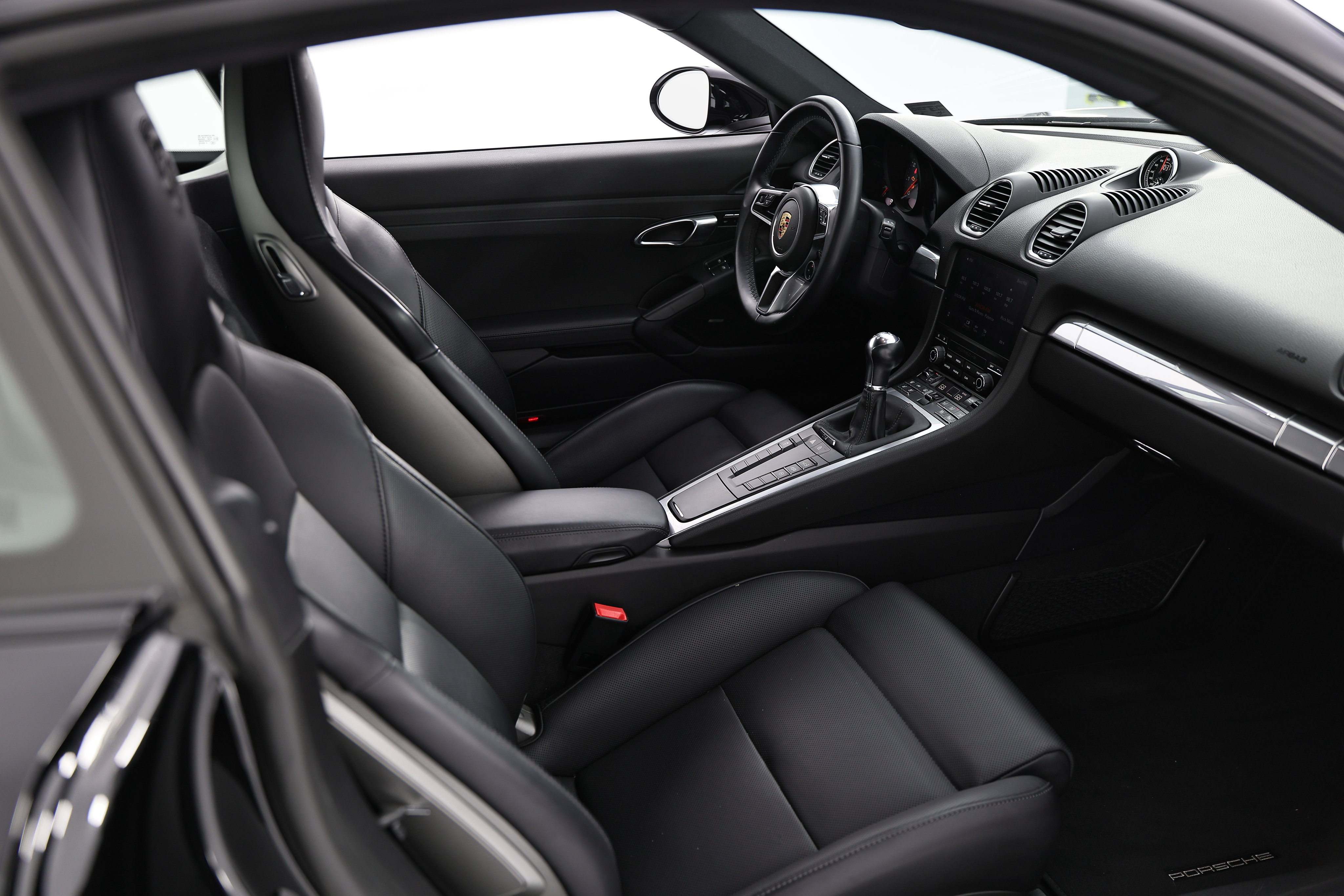 Certified 2024 Porsche 718 Cayman S RWD image 33