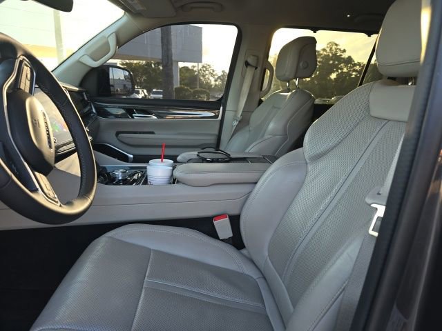 Used 2022 Jeep Wagoneer Series III w/ Convenience Group I RWD image 10