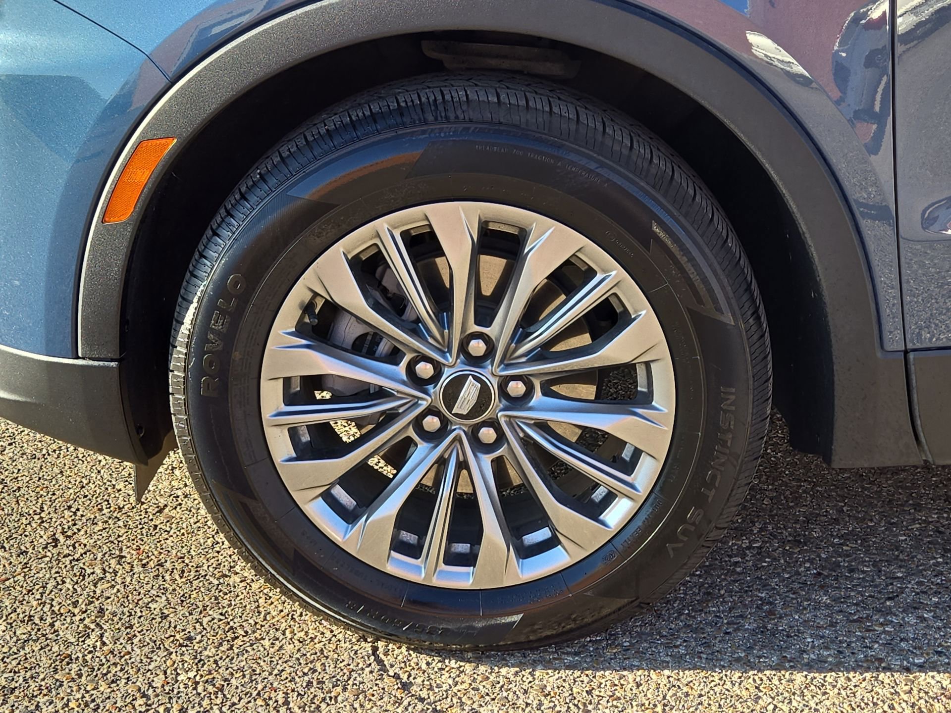 Used 2025 Cadillac XT4 Premium Luxury image 11