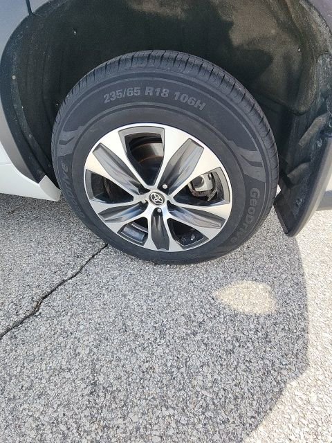 Used 2023 Toyota Highlander XLE image 5