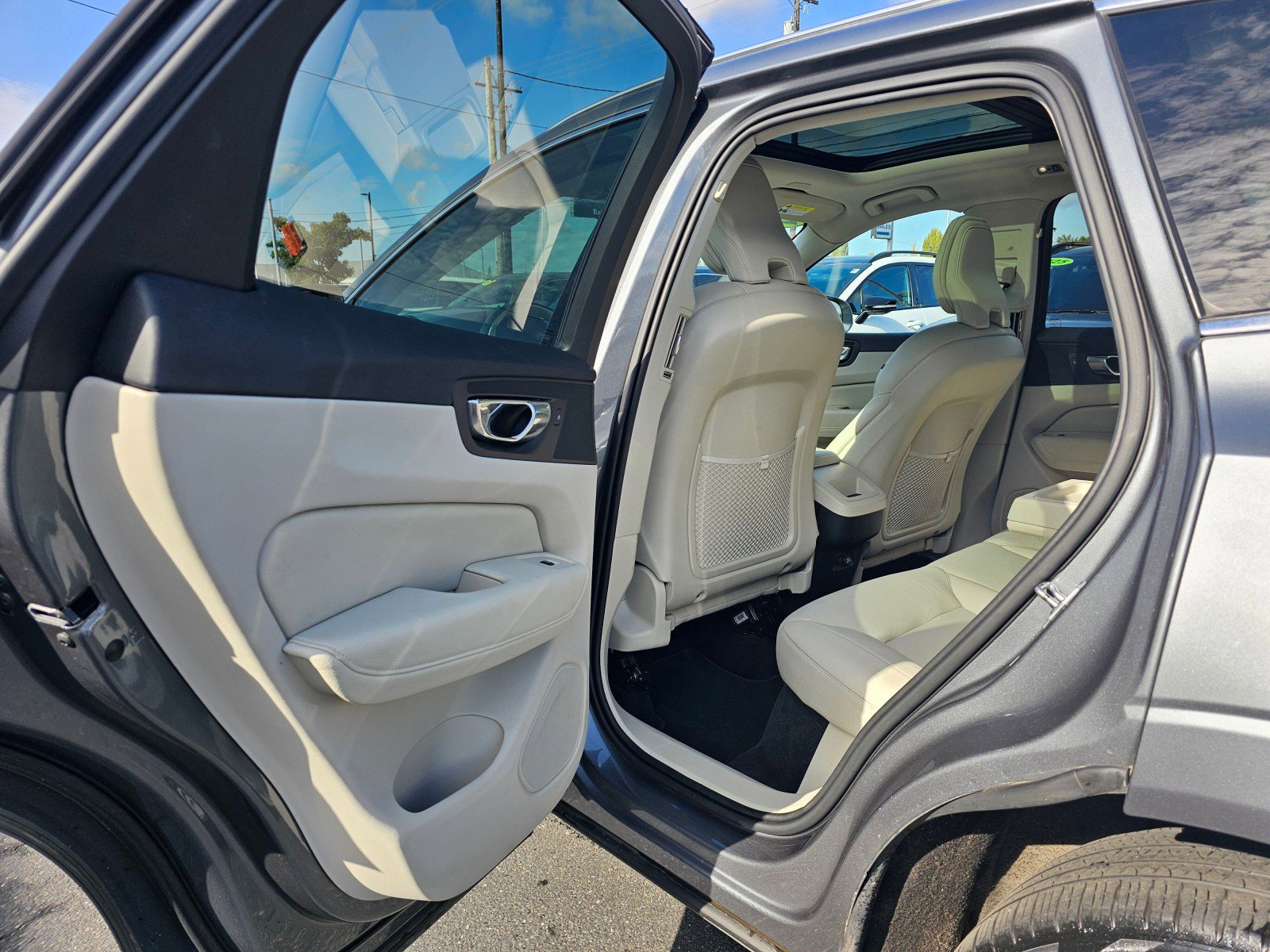 Used 2020 Volvo XC60 T6 Momentum image 20