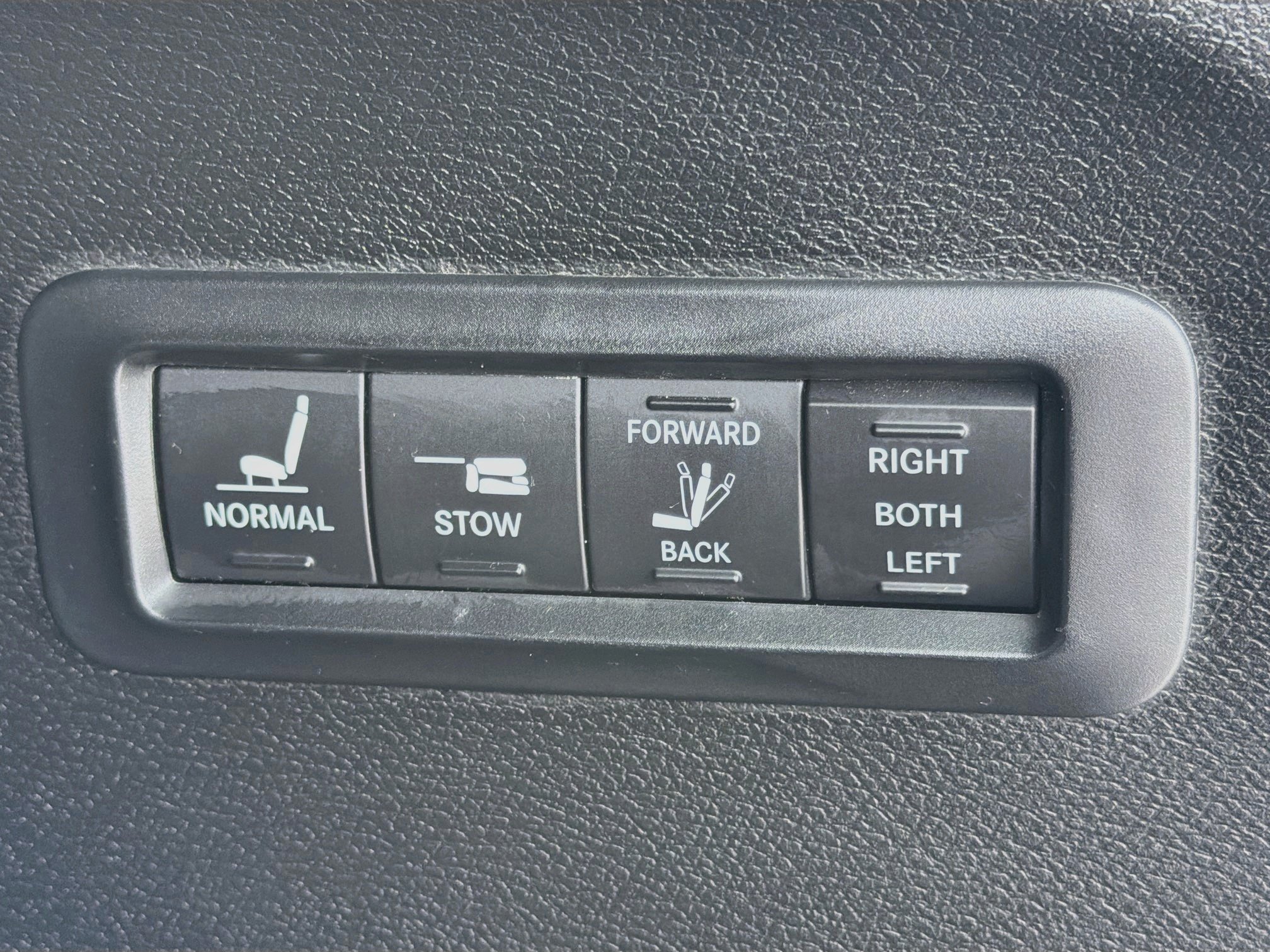 Used 2019 Chrysler Pacifica Limited w/ Advanced Safetytec Group FWD image 13