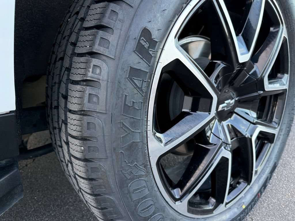 Used 2024 Chevrolet Suburban RST AWD/4WD image 13
