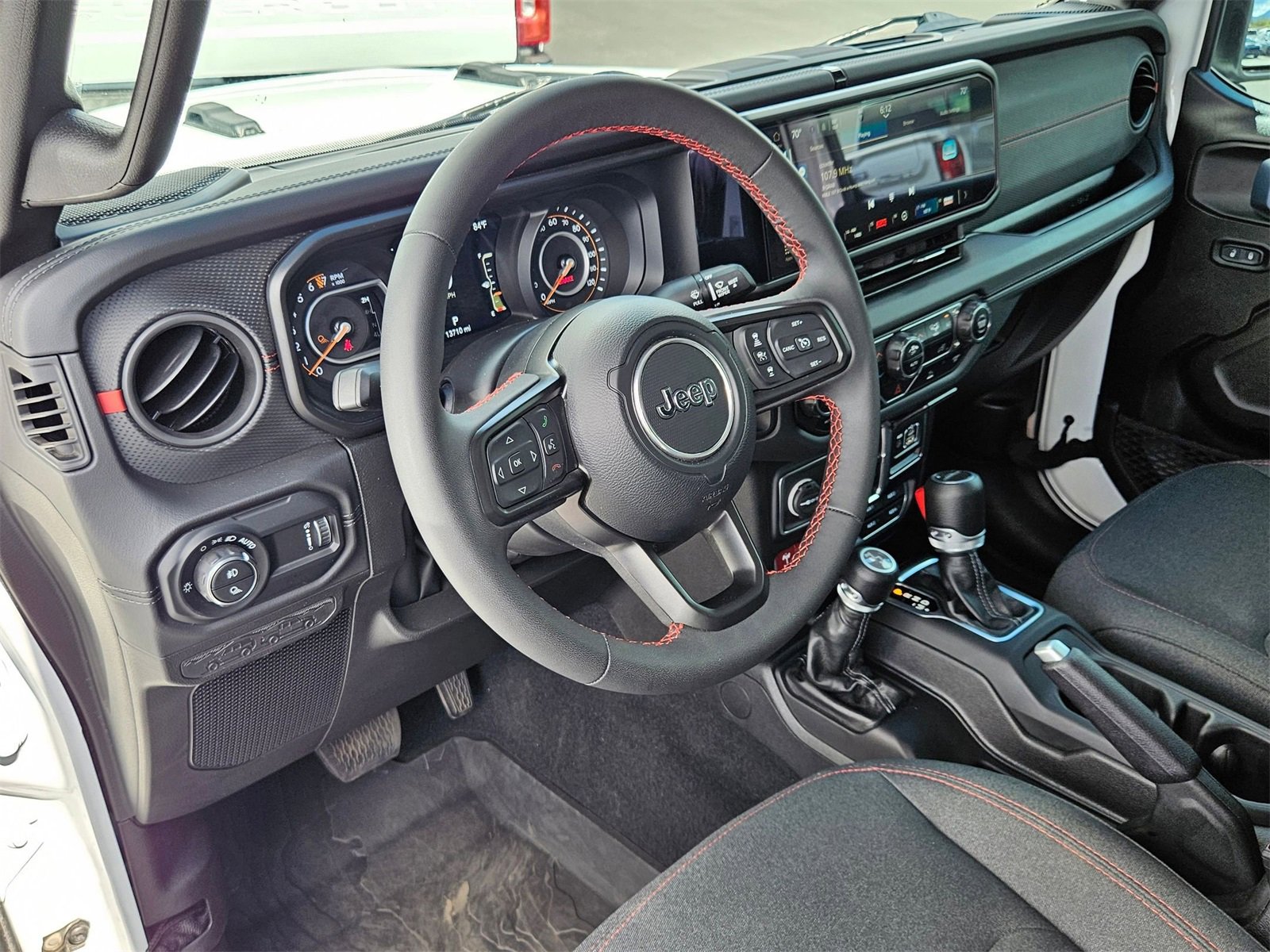 Used 2024 Jeep Gladiator Rubicon image 12