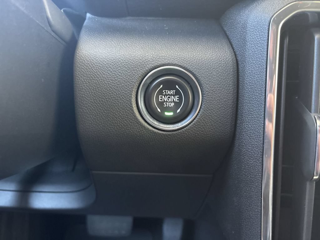 Certified 2025 GMC Acadia Elevation FWD image 17