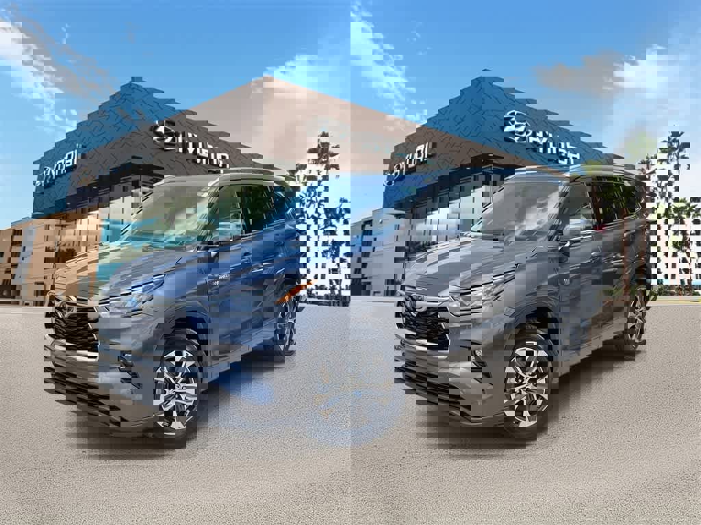 Used 2020 Toyota Highlander XLE image 1