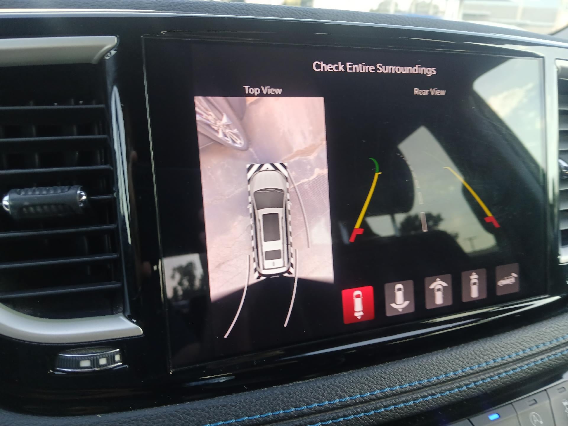 Used 2021 Chrysler Pacifica Touring-L w/ Premium & Safety Sphere Group FWD image 33