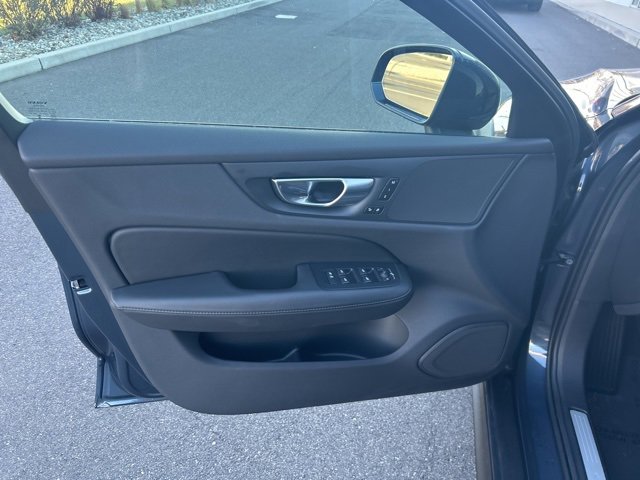 Used 2025 Volvo V60 B5 Cross Country Plus image 16