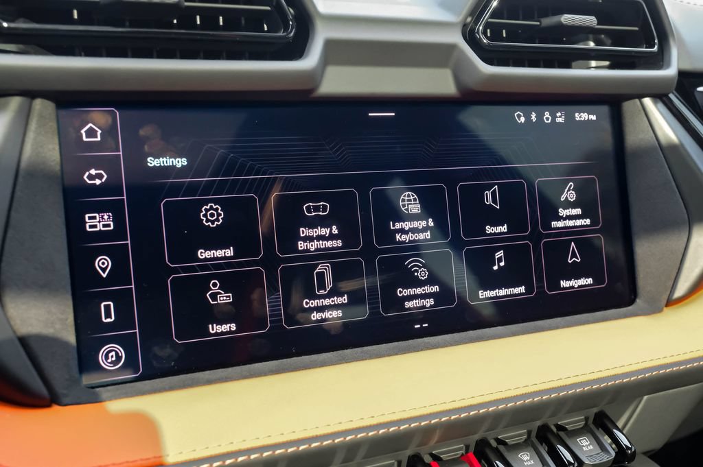 Used 2025 Lamborghini Urus SE AWD/4WD image 32