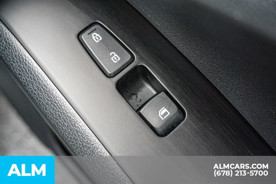 Used 2025 Kia Soul LX w/ LX Technology Package FWD image 50