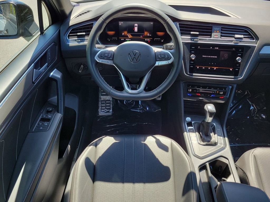 Used 2023 Volkswagen Tiguan SE R-Line image 13