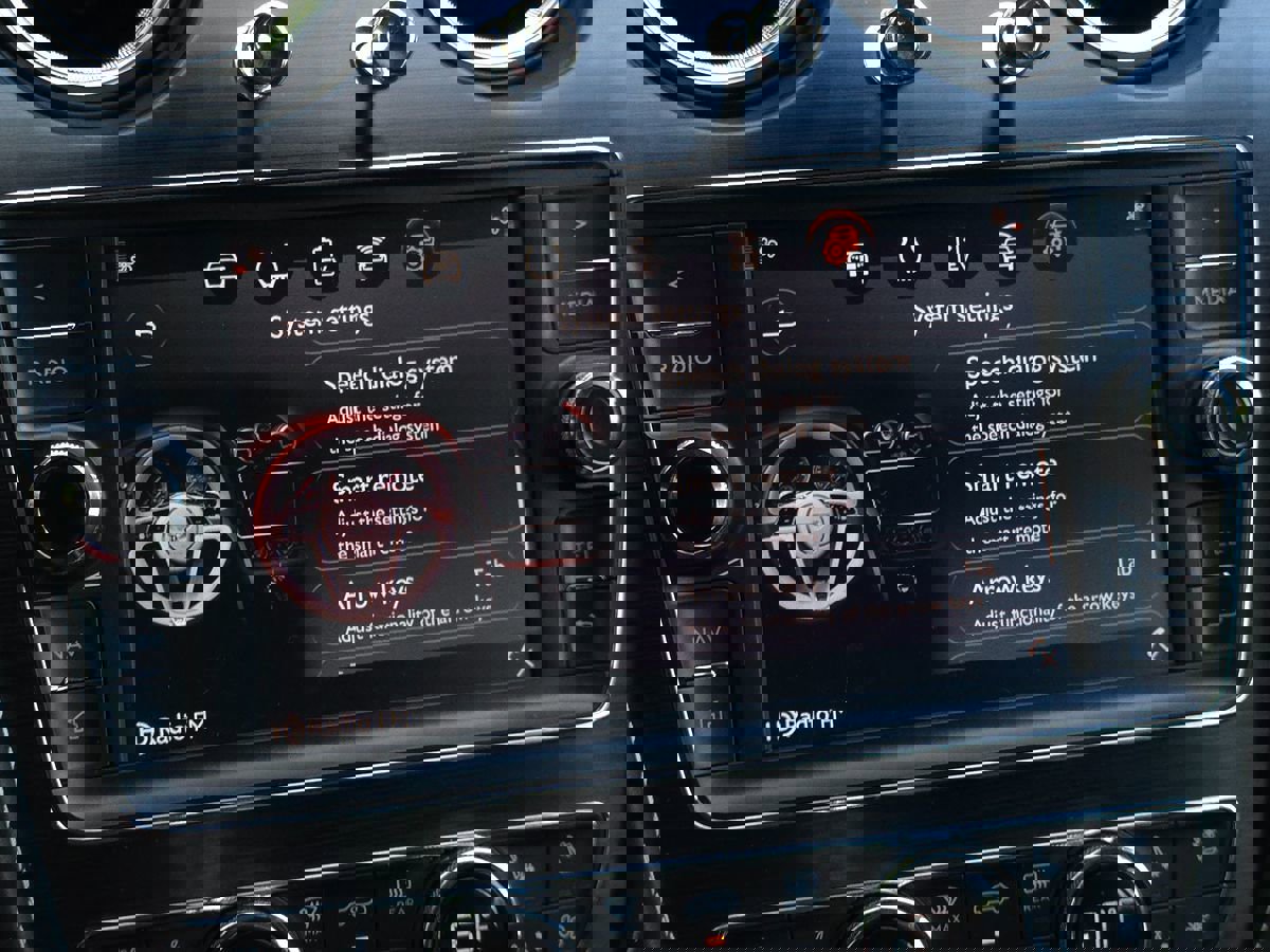 Used 2020 Bentley Bentayga Plug-In Hybrid image 47