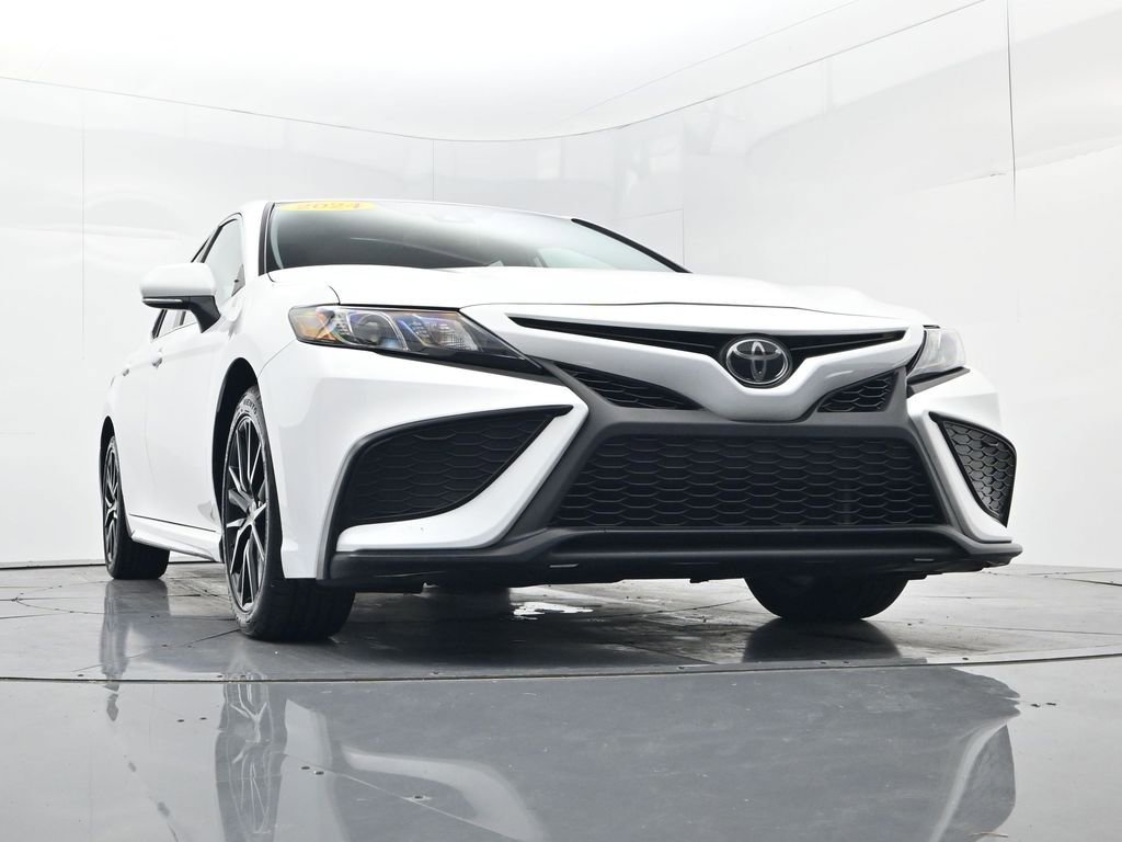 Used 2024 Toyota Camry SE w/ Convenience Package image 41