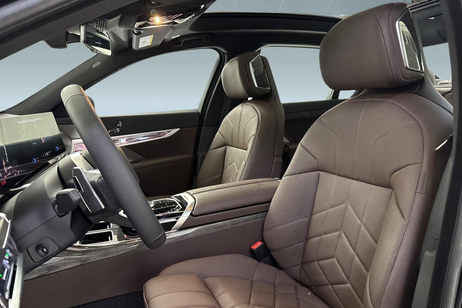 New 2025 BMW 760i xDrive AWD/4WD image 5