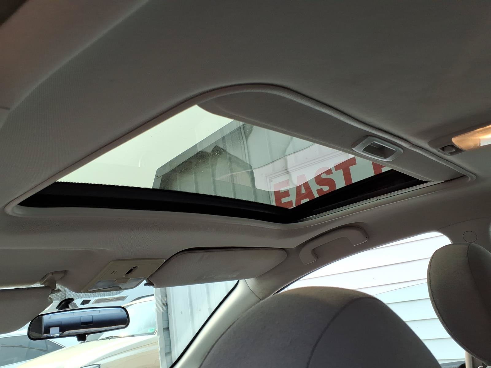 Used 2012 Nissan Sentra 2.0 SR w/ Special Edition Pkg FWD image 8