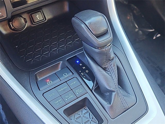 Used 2022 Toyota RAV4 LE image 22