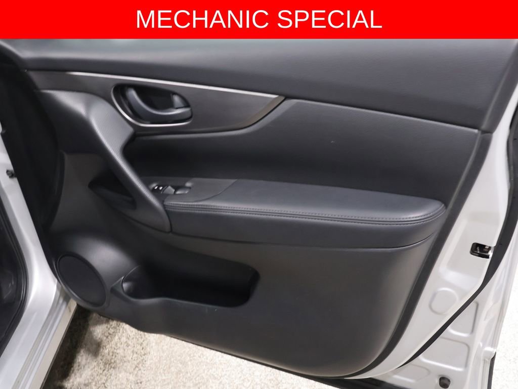 Used 2019 Nissan Rogue Sport S image 24