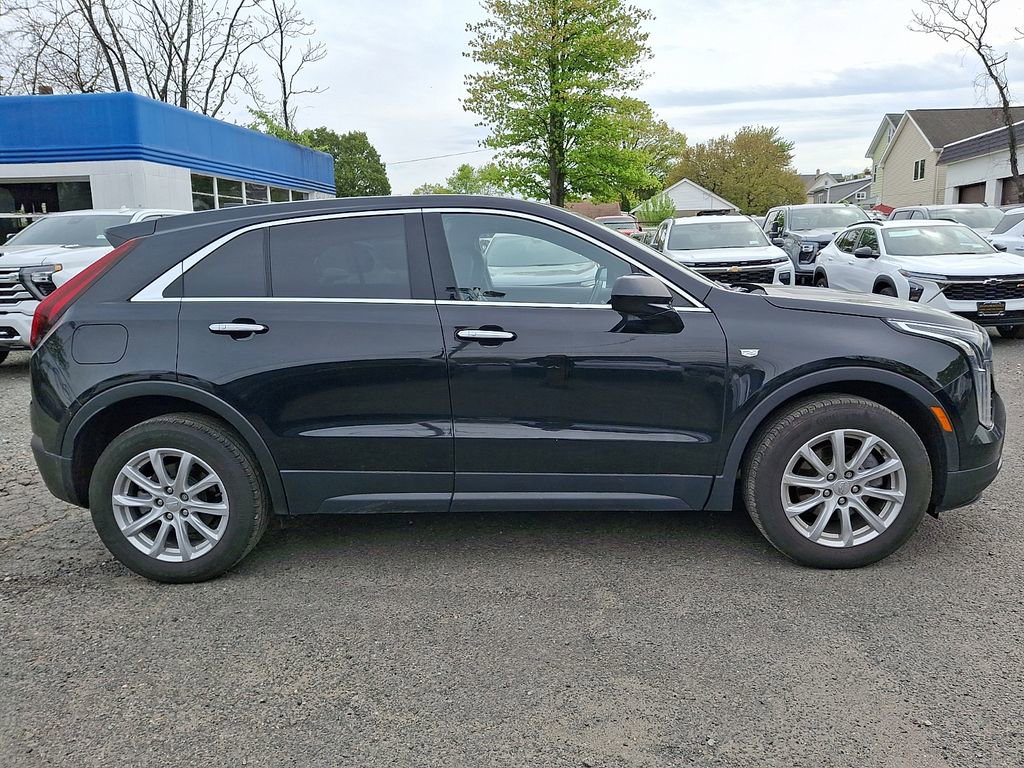 Used 2023 Cadillac XT4 Luxury w/ Cold Weather Package AWD/4WD image 9