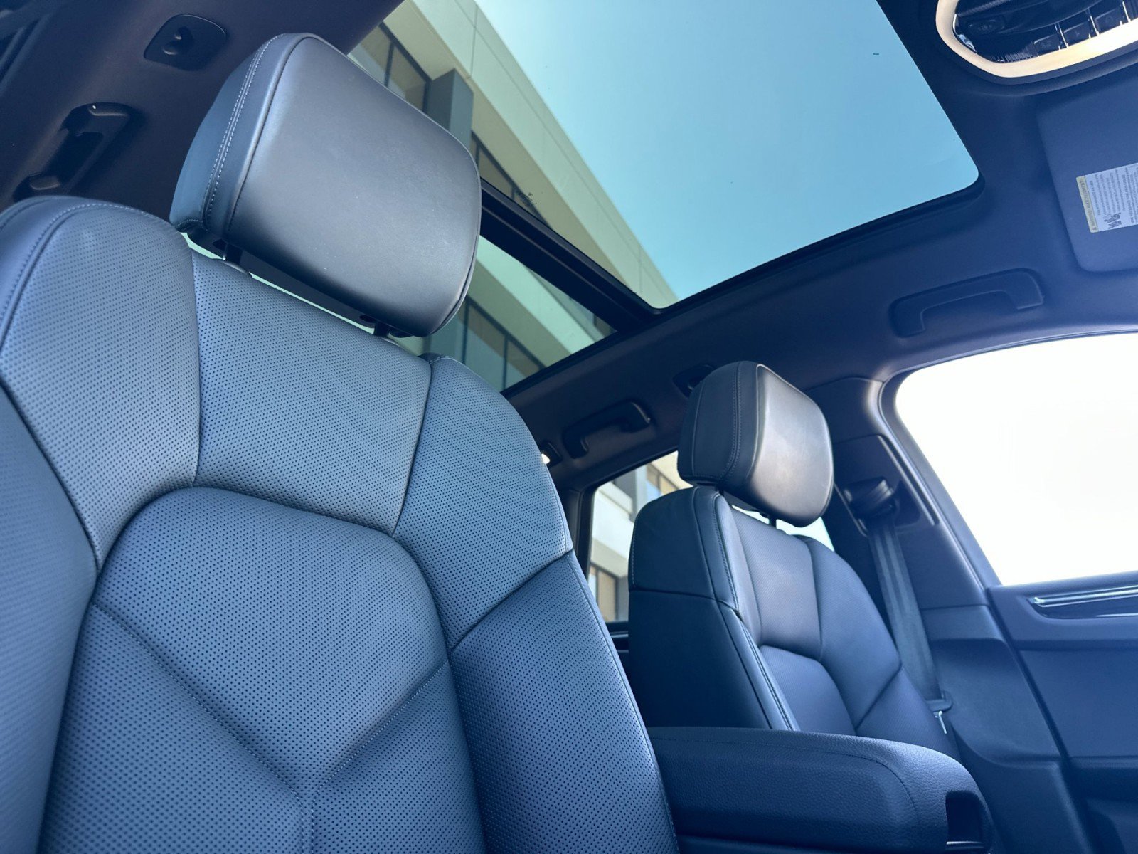 Certified 2025 Porsche Macan image 17