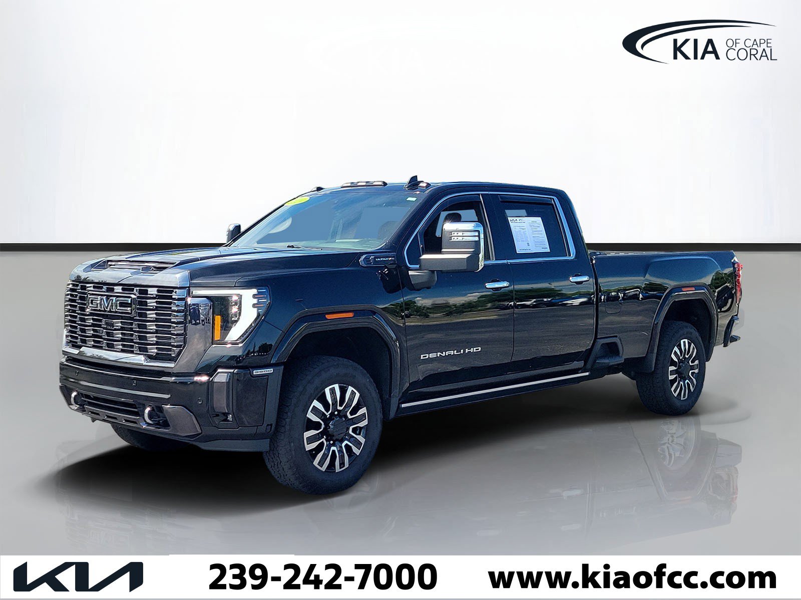Used 2024 GMC Sierra 3500 Denali Ultimate AWD/4WD image 3