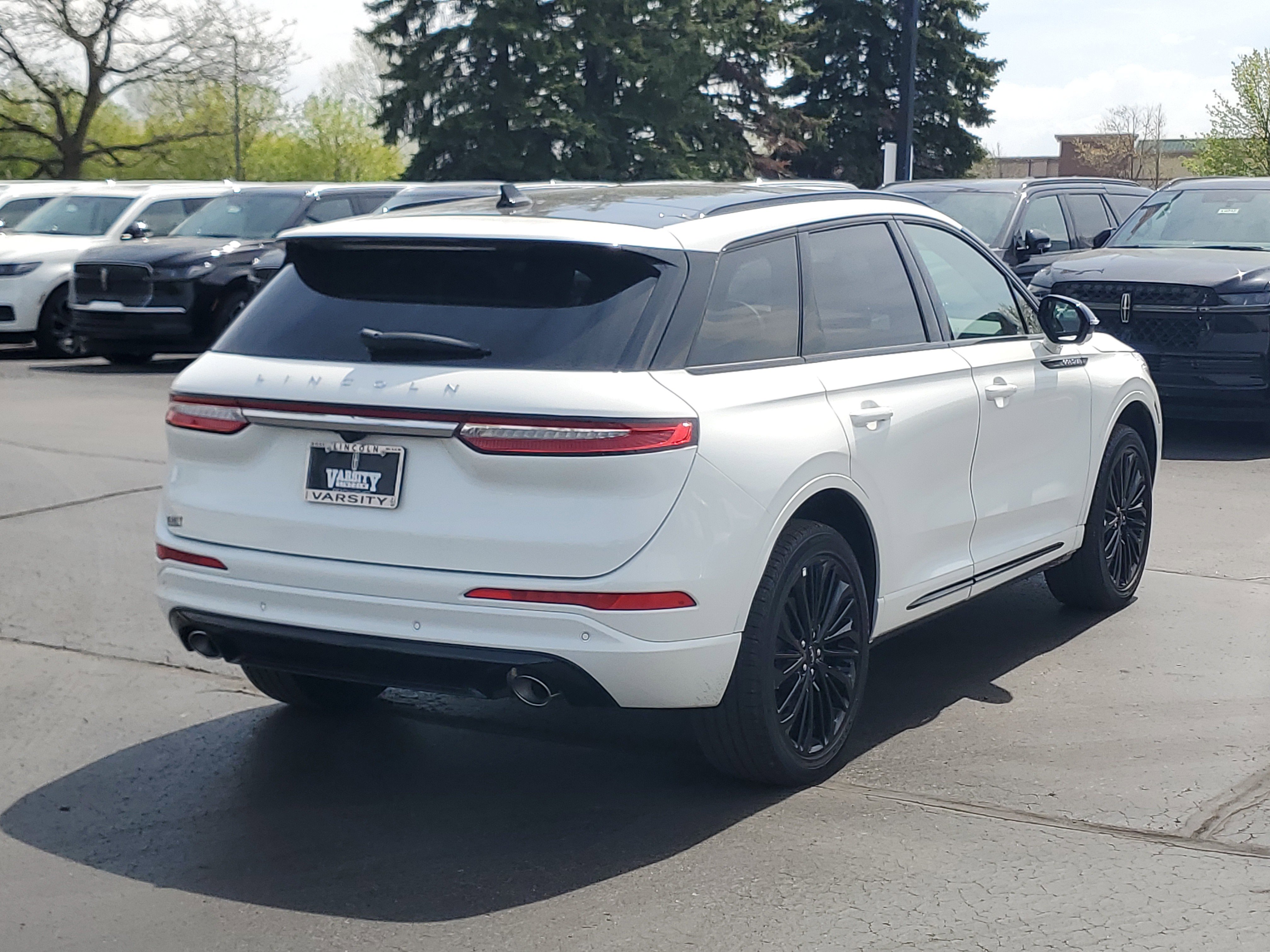 New 2026 Lincoln Corsair Reserve w/ Jet Appearance Package AWD/4WD image 4