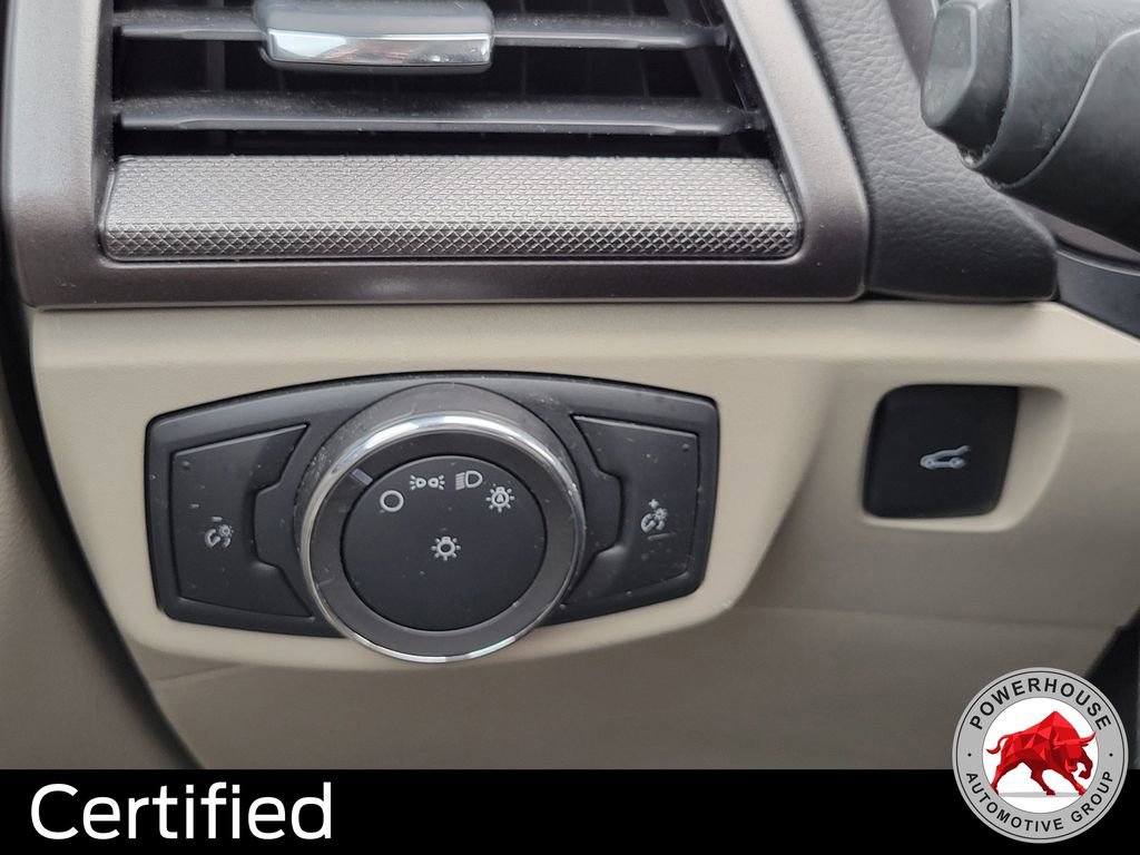 Used 2020 Ford Fusion SE FWD image 27