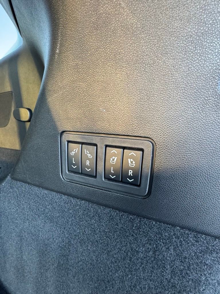 Used 2024 Cadillac XT6 Sport image 29