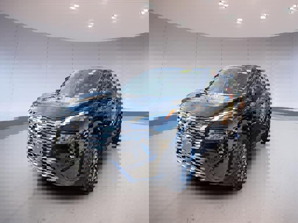 Used 2025 Nissan Rogue S image 2