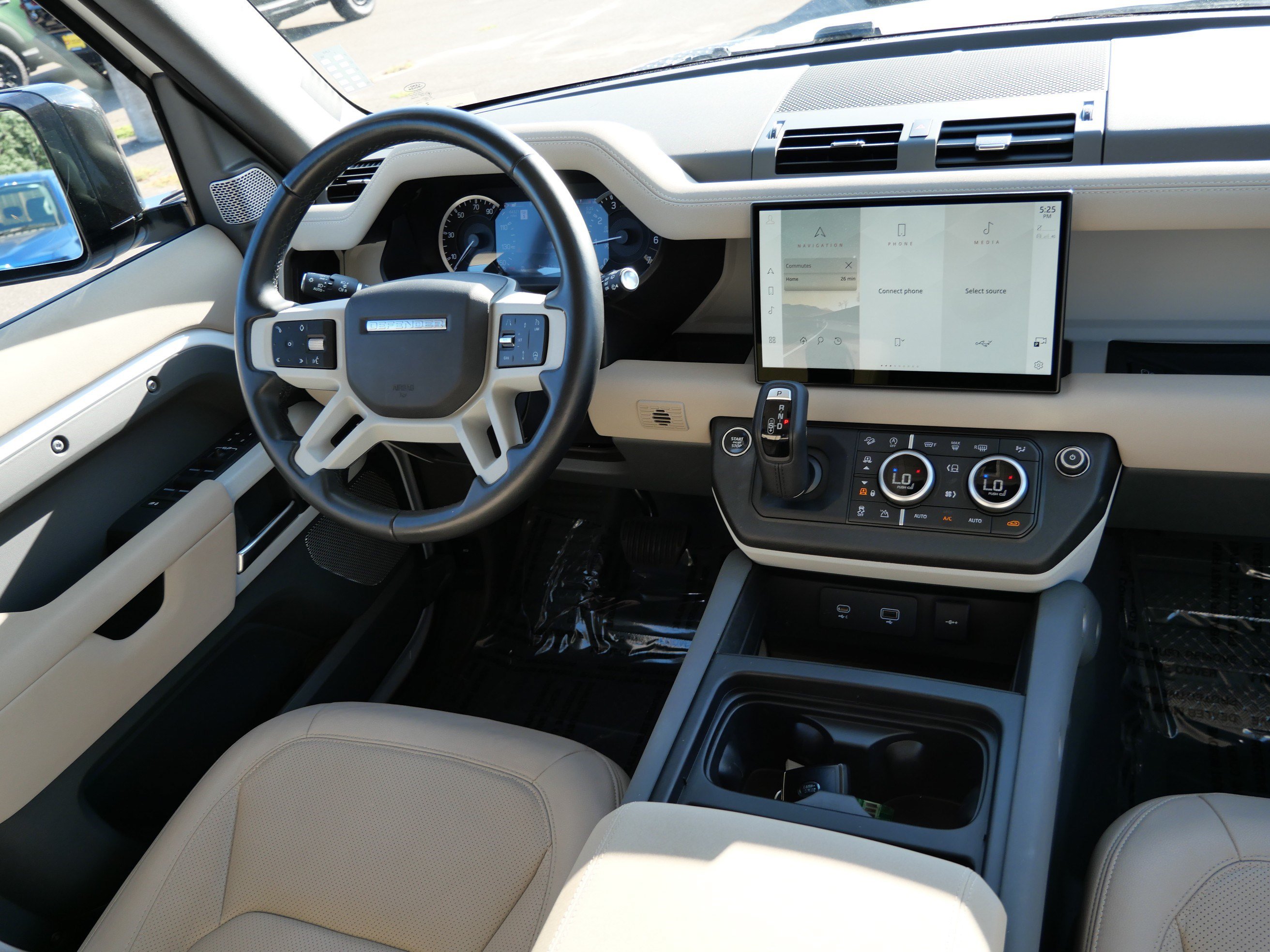 Used 2023 Land Rover Defender 130 SE AWD/4WD image 9