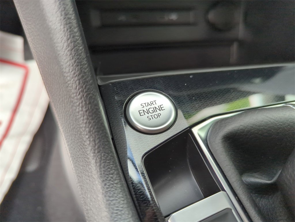 Used 2025 Volkswagen Taos SE image 44