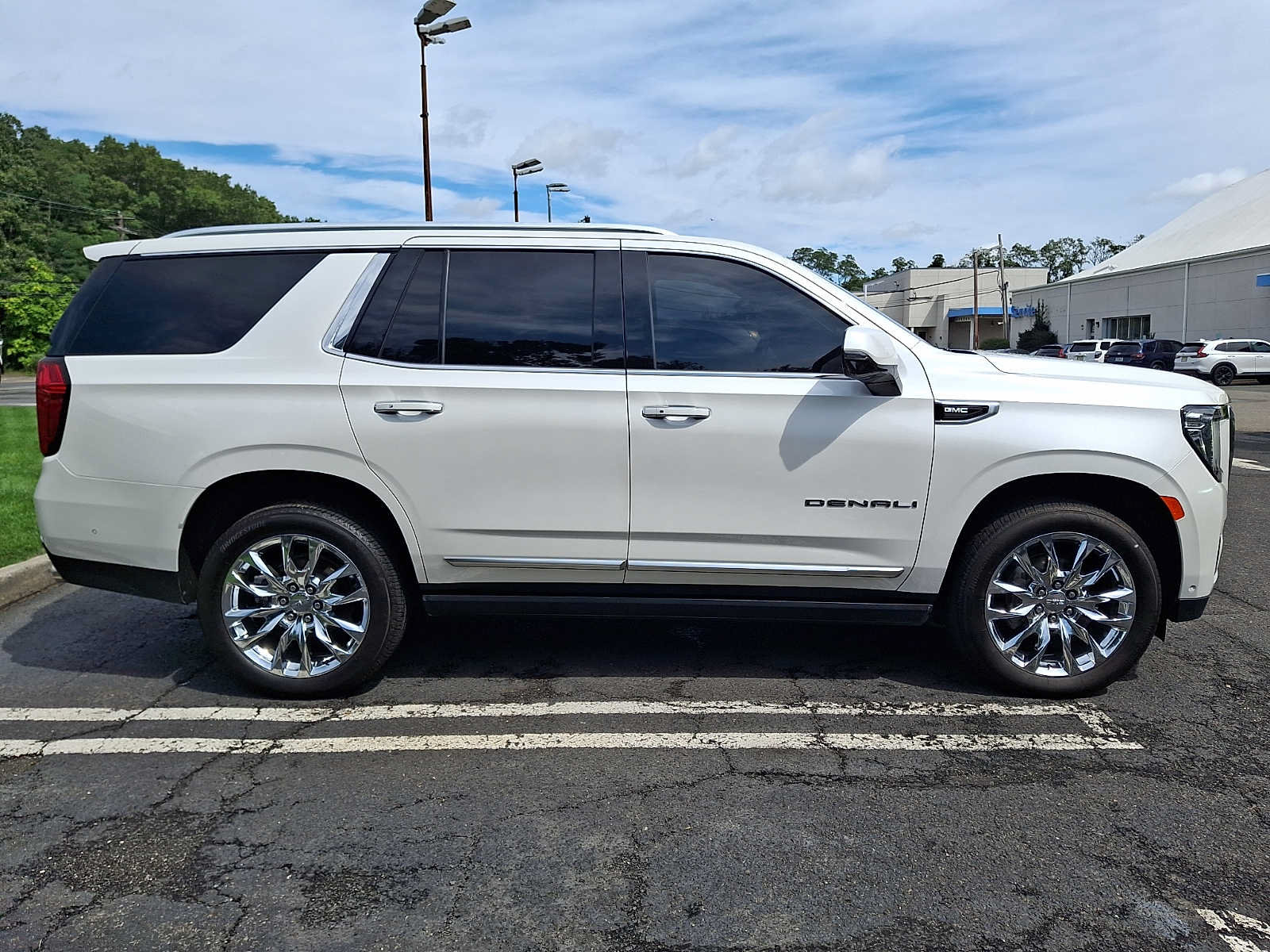 Used 2024 GMC Yukon Denali w/ Advanced Technology Package AWD/4WD image 7