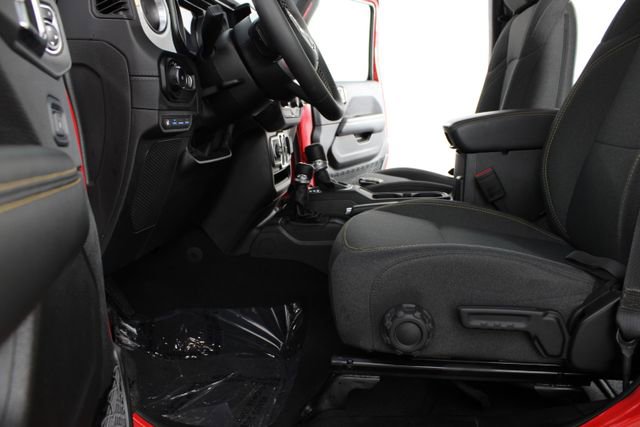 Used 2025 Jeep Wrangler Unlimited Sahara w/ Safety Group AWD/4WD image 15