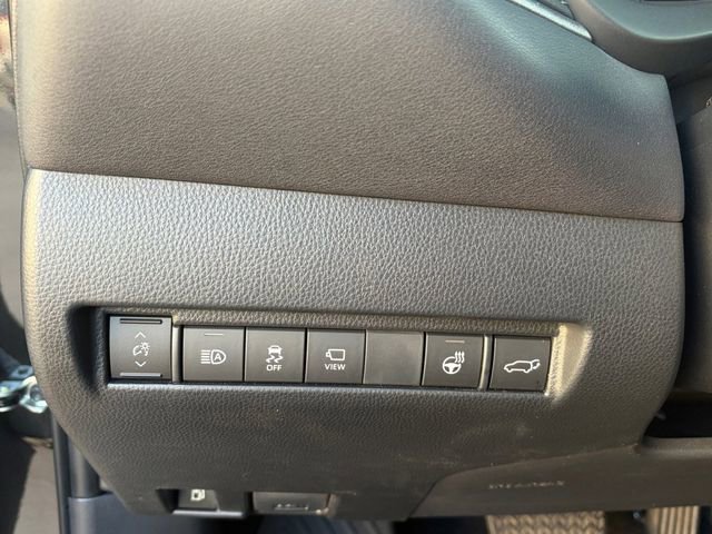 Used 2024 Toyota Venza Limited AWD/4WD image 5
