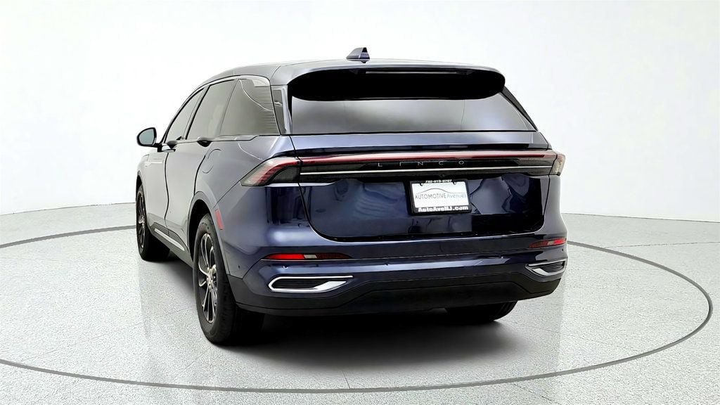 Used 2024 Lincoln Nautilus Premier AWD/4WD image 6