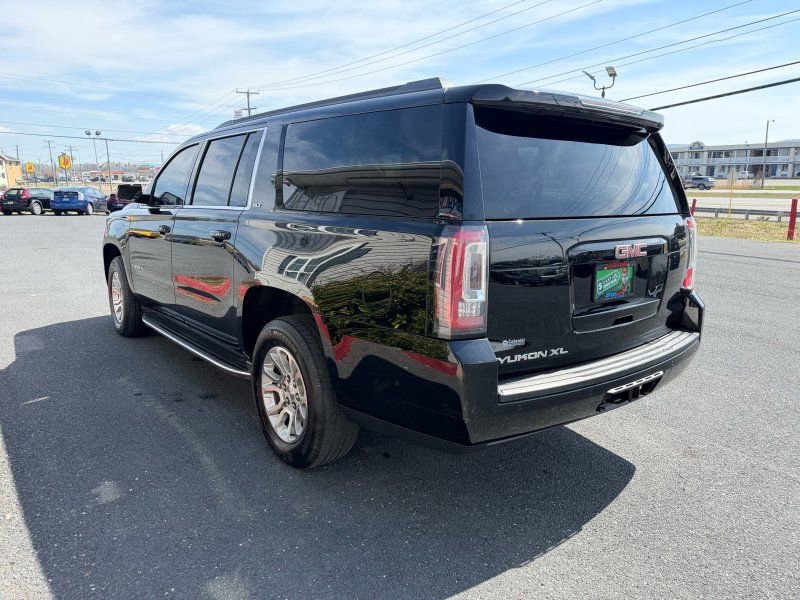 Used 2018 GMC Yukon XL SLT w/ HD Trailering Package image 4