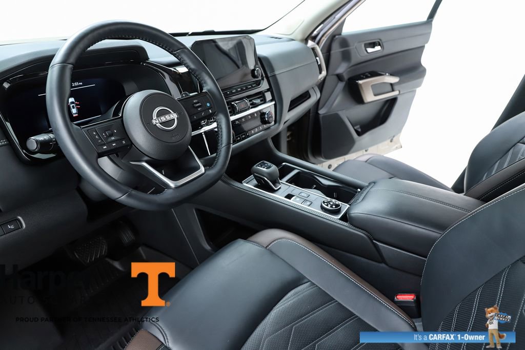 Used 2024 Nissan Pathfinder Platinum image 19