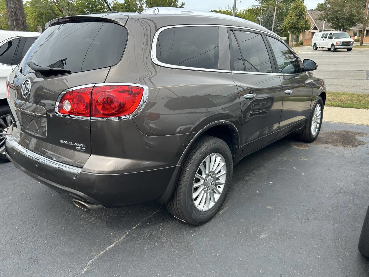 Used 2010 Buick Enclave CXL image 6