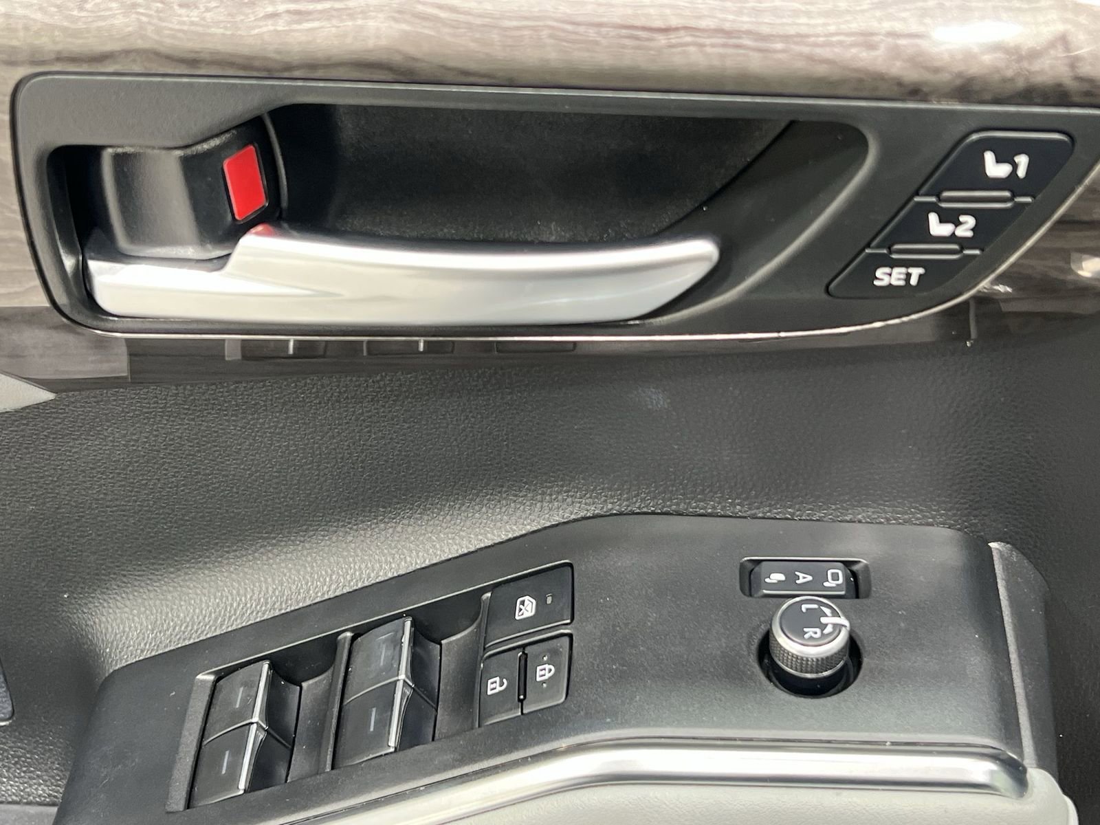 Used 2023 Toyota Highlander Platinum image 13