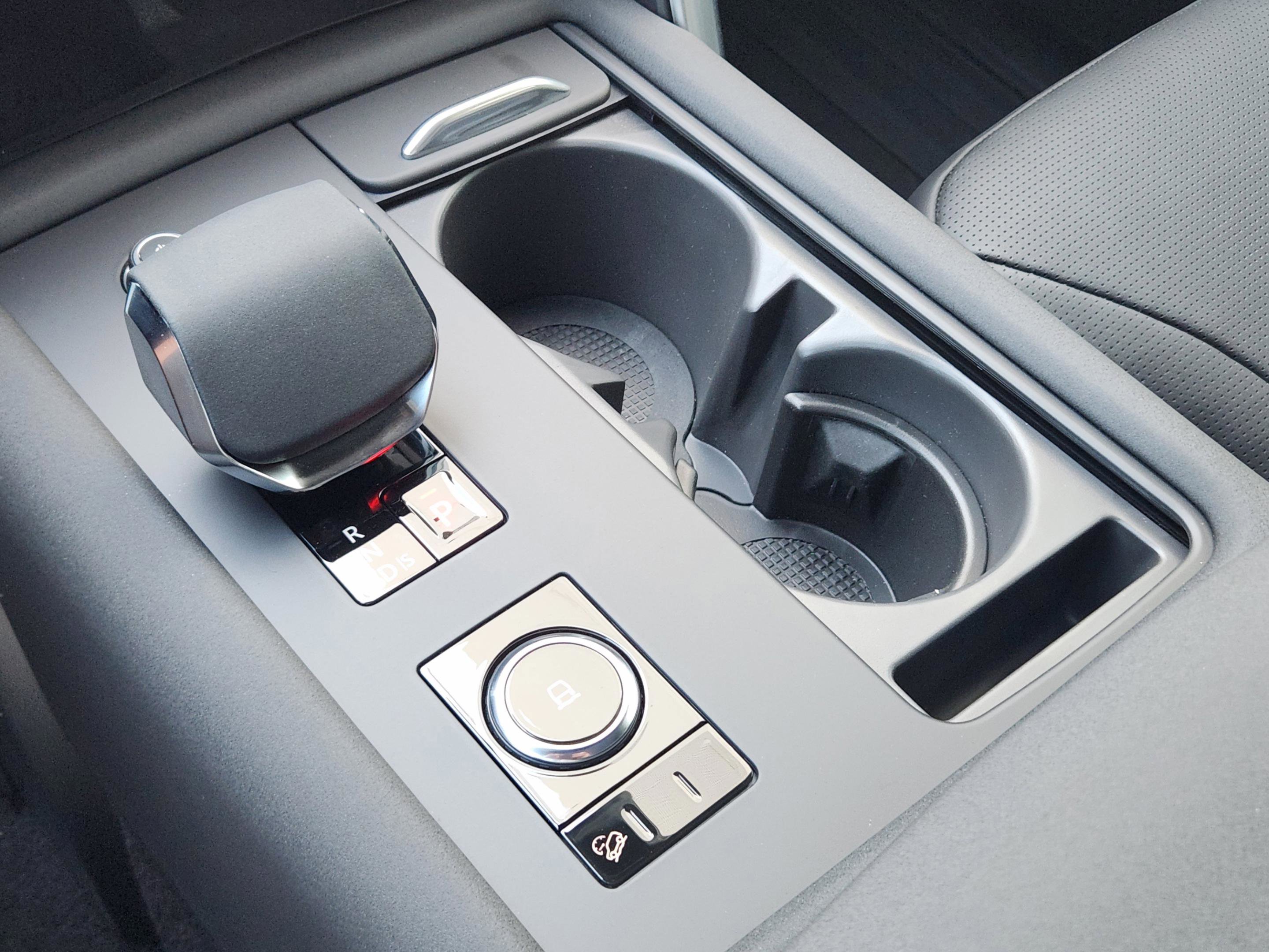 New 2025 Land Rover Discovery Dynamic SE image 16