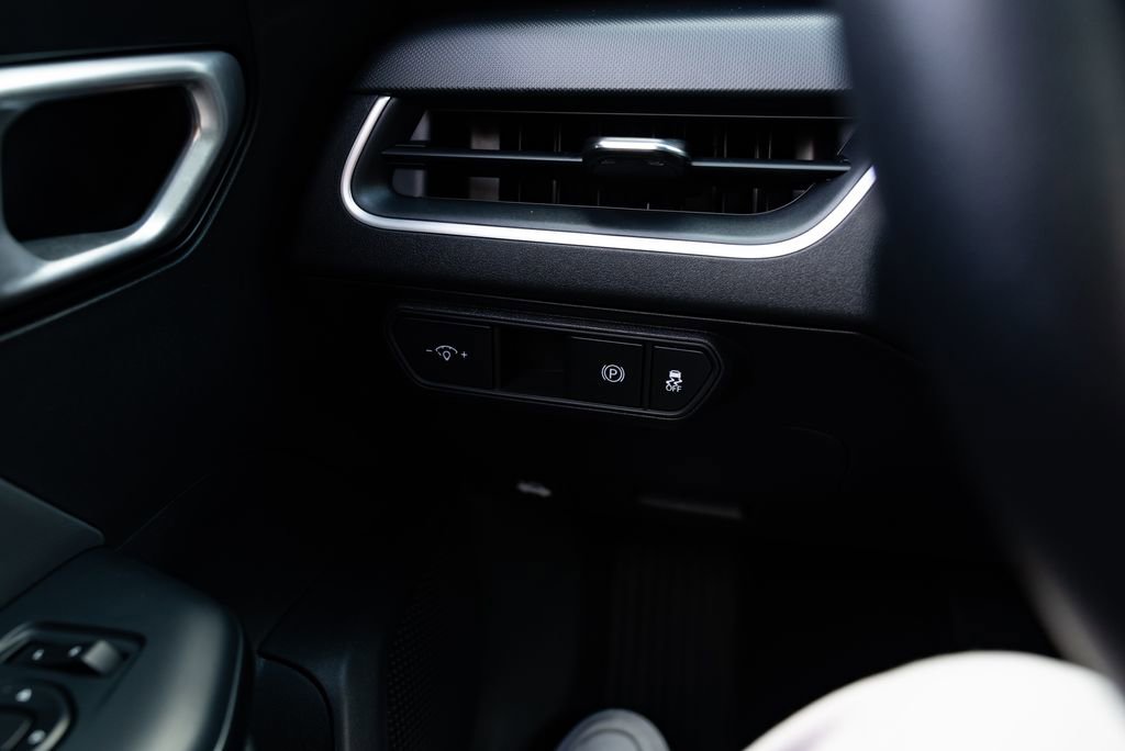 Used 2025 Kia K4 LXS image 12