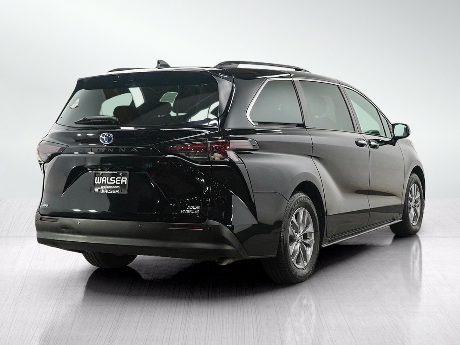 Used 2023 Toyota Sienna XLE w/ XLE Plus Package AWD/4WD image 5
