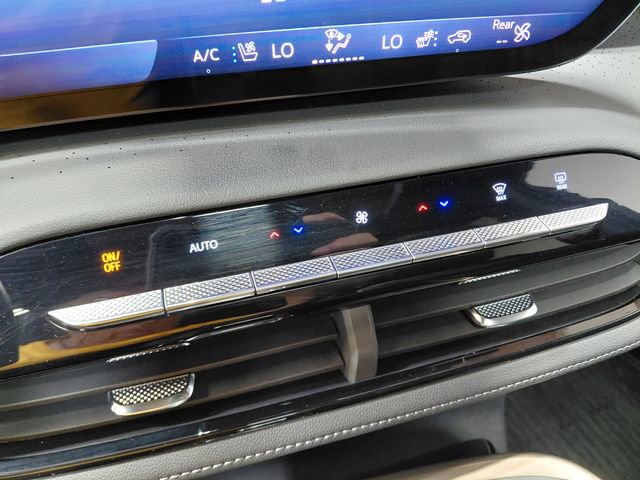 Used 2025 Buick Enclave Avenir w/ Super Cruise Package image 38