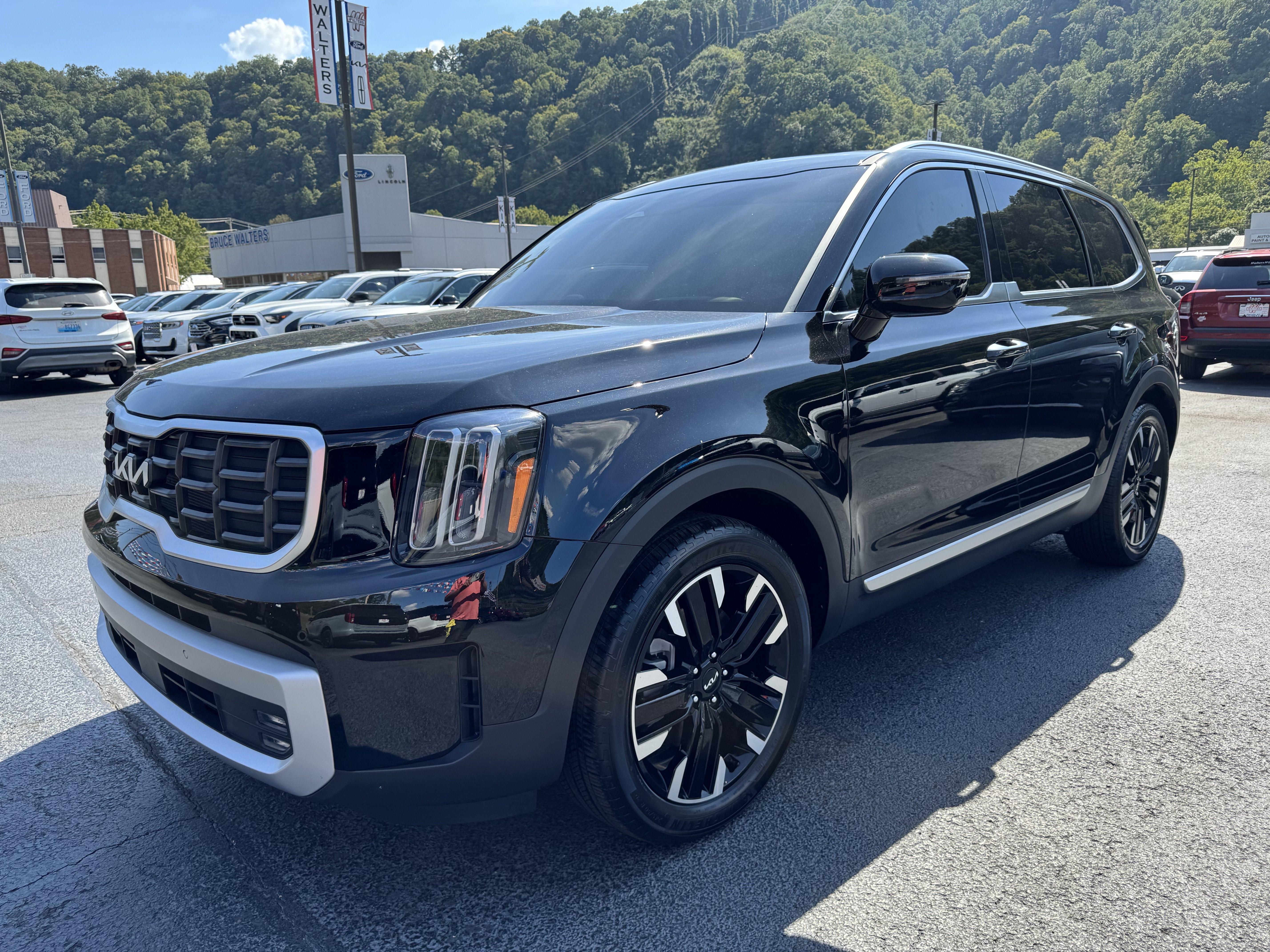 Used 2025 Kia Telluride SX Prestige AWD/4WD image 3