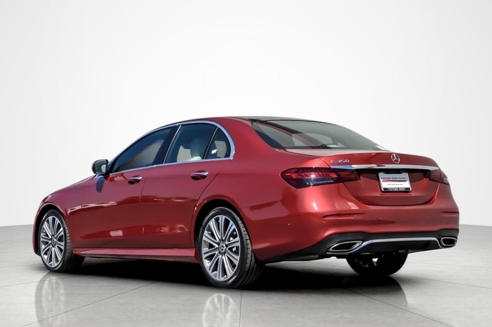 Used 2022 Mercedes-Benz E 350 Sedan image 3