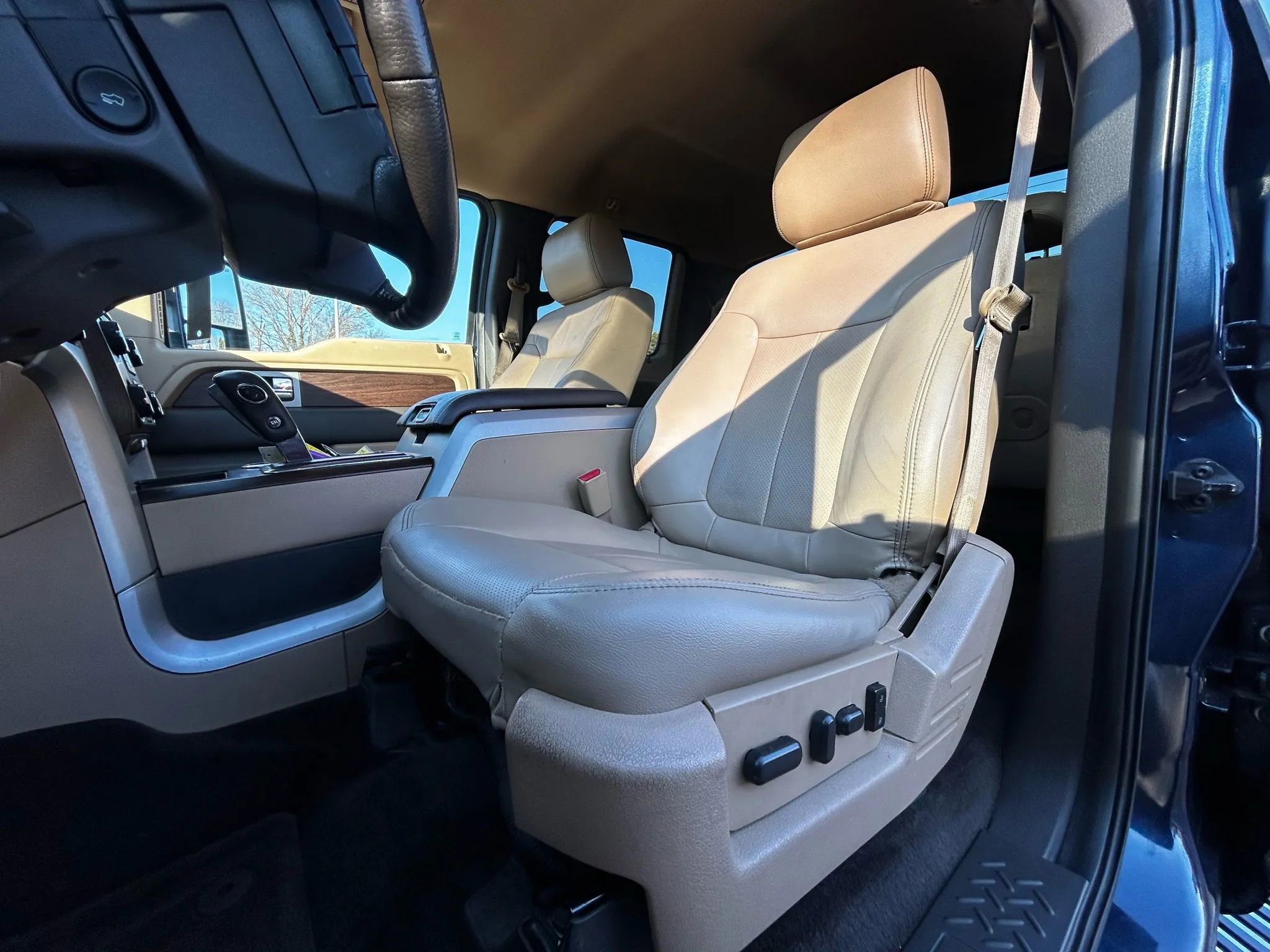 Used 2014 Ford F150 Lariat w/ Equipment Group 501A Mid image 25