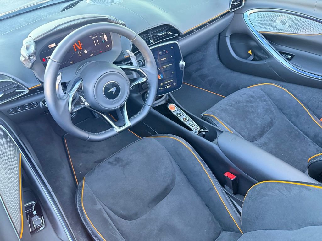 Used 2025 McLaren Artura Spider image 6